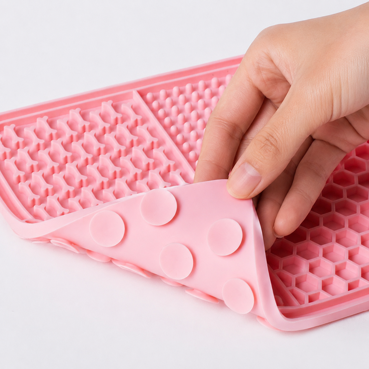 Anti-Gulp Lick Mat for Dogs and Cats – 20 × 20 cm