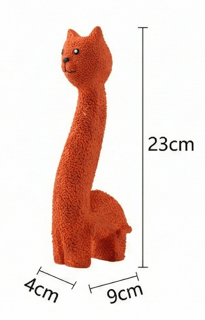 Jouet pour chien en latex texturé représentant un chat orange au long cou. Le schéma technique indique les dimensions suivantes : 23 cm de hauteur, 9 cm de longueur et 4 cm de largeur au niveau des pattes.