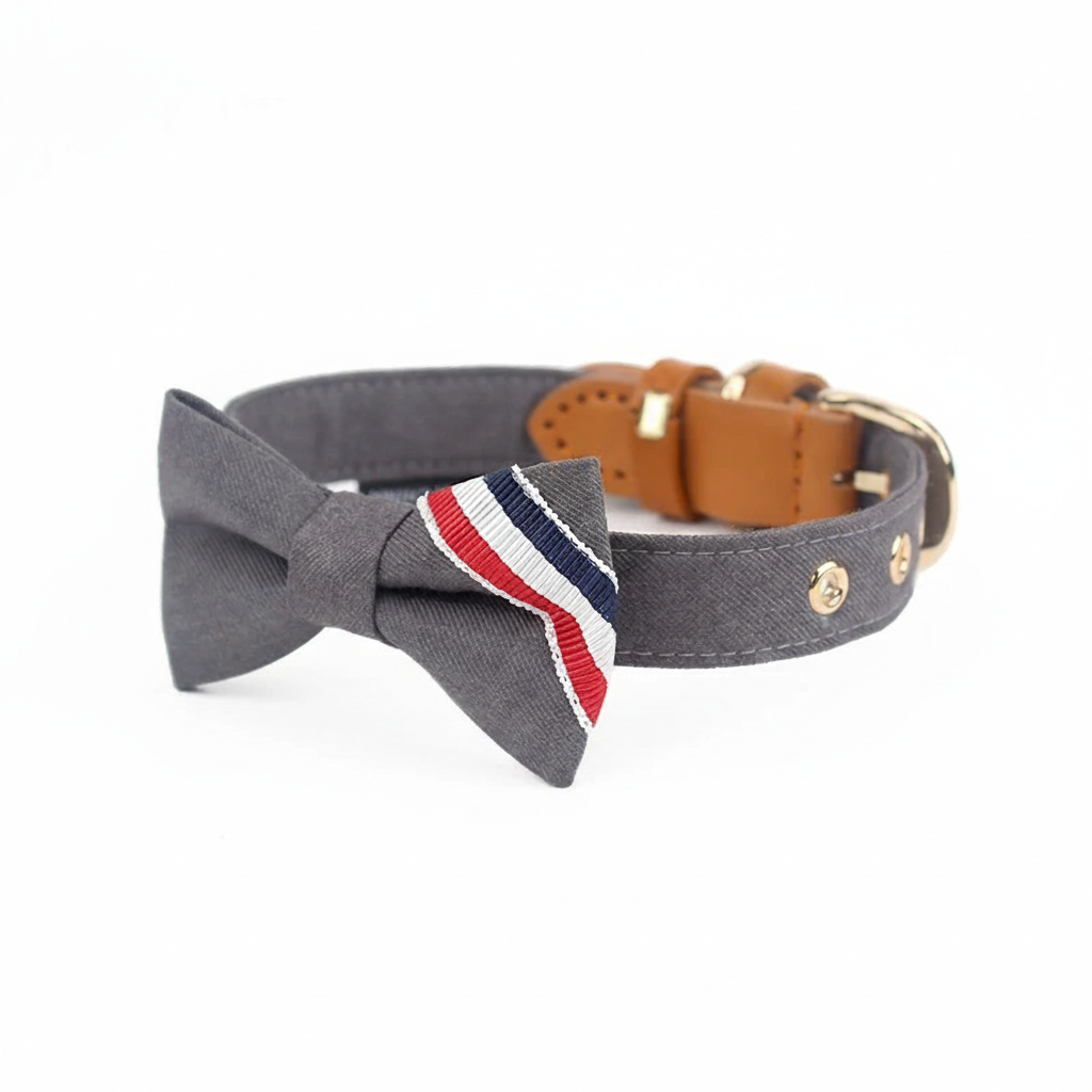 Collier Gris – Nœud Papillon à Rayures Tricolores